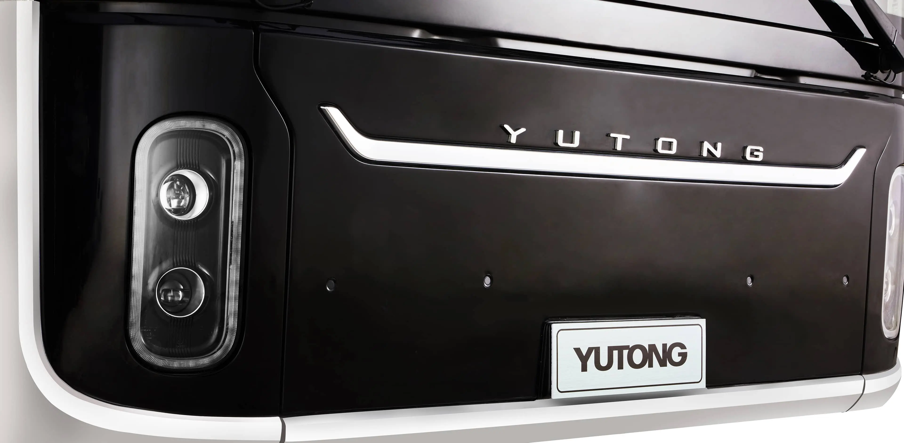 Full LED track-shaped headlight cluster