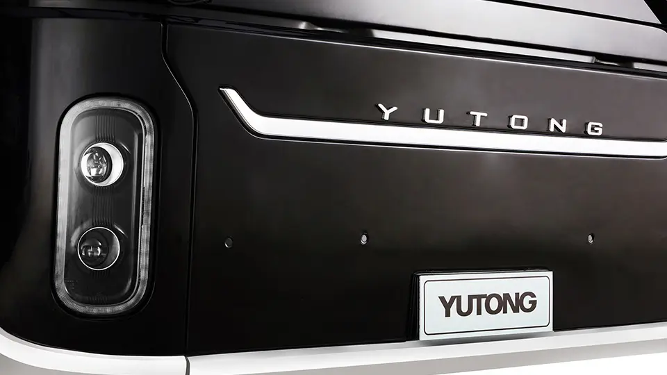 Full LED track-shaped headlight cluster